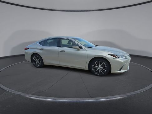Used 2025 Lexus ES 350 w/ Premium Package FWD image 2