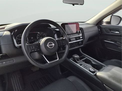 Used 2022 Nissan Pathfinder SV image 9