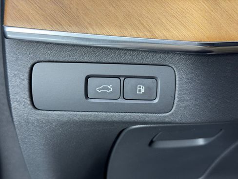 Used 2024 Volvo XC90 T8 Core w/ Protection Package Premier image 19