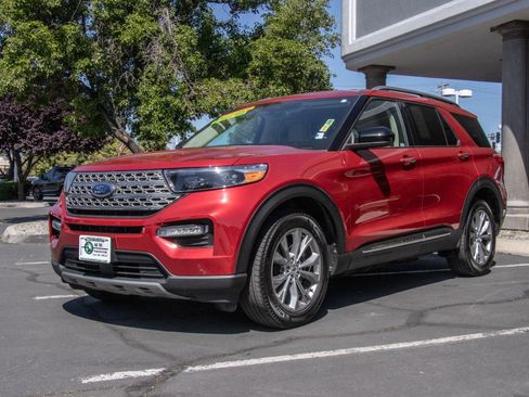 Used 2023 Ford Explorer Limited image 3