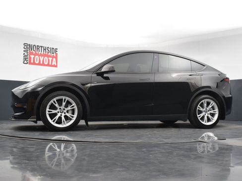 Used 2023 Tesla Model Y Long Range image 30
