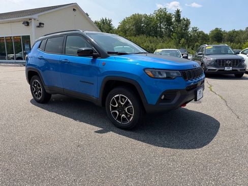 Used 2024 Jeep Compass Trailhawk AWD/4WD image 7