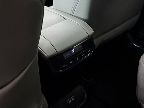 Used 2023 Toyota Highlander XLE AWD/4WD image 26