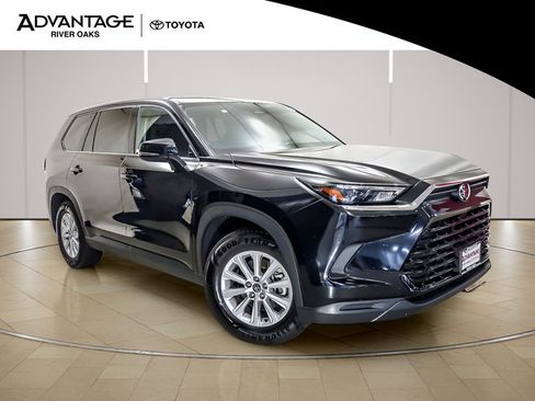 Used 2025 Toyota Grand Highlander AWD image 2