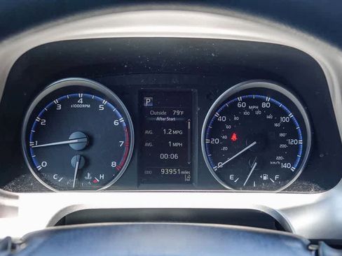 Used 2018 Toyota RAV4 LE FWD image 23