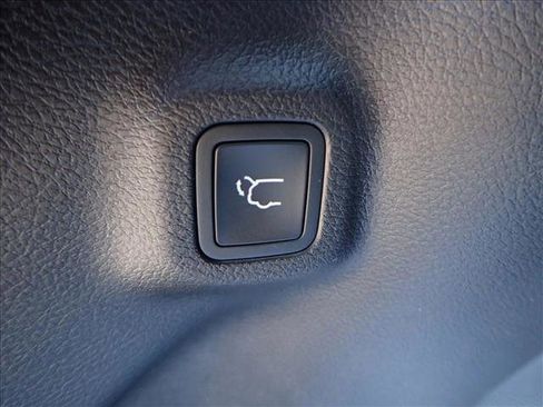 New 2026 Jeep Compass Latitude w/ Sun and Sound Group image 9