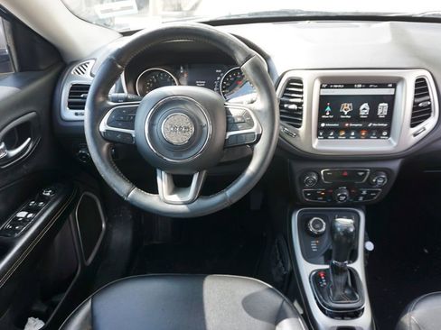 Used 2018 Jeep Compass Latitude w/ Popular Equipment Group image 5