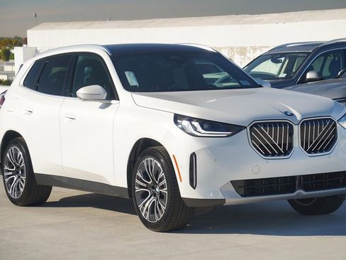 New 2026 BMW X3 xDrive30 w/ Premium Package image 3