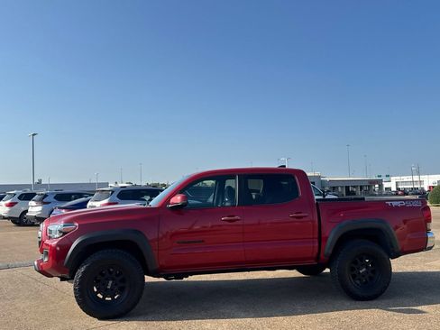 Used 2017 Toyota Tacoma TRD Off-Road w/ Tow Package (A/T) AWD/4WD image 10