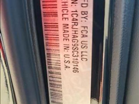 Certified 2025 Jeep Grand Cherokee Altitude image 23