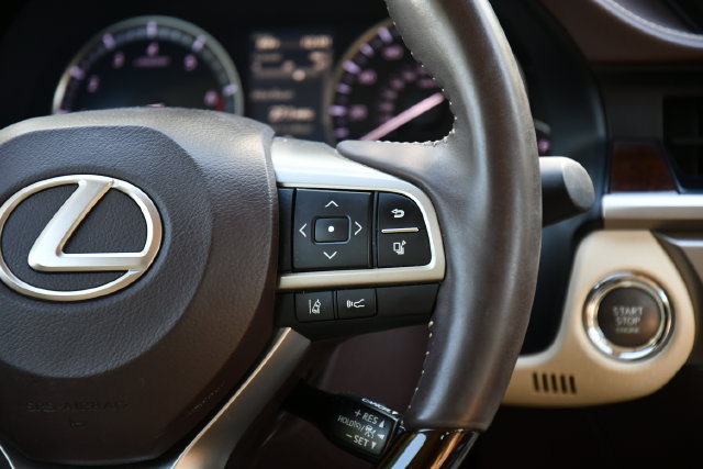 Used 2017 Lexus ES 350 w/ Luxury Package FWD image 23