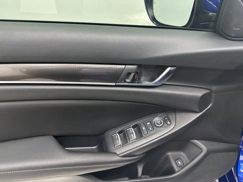 Used 2019 Honda Accord Sport image 11