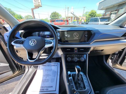 Used 2024 Volkswagen Taos SE AWD/4WD image 16