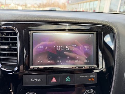 Used 2016 Mitsubishi Outlander ES image 17