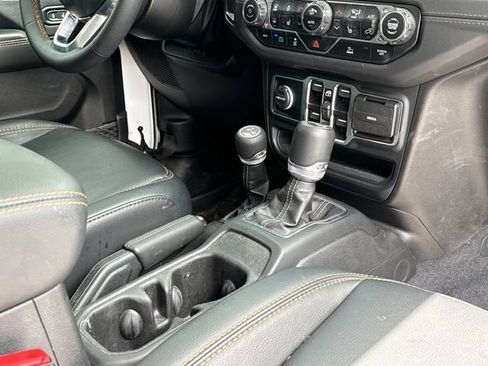 Used 2025 Jeep Wrangler Unlimited Sahara AWD/4WD image 21