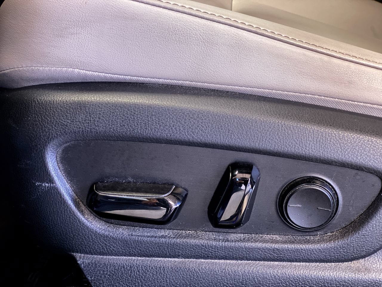 Used 2023 Lexus UX 250h FWD w/ Accessory Package (Z1) image 17