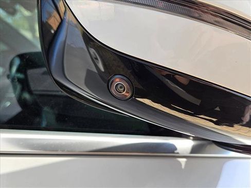 Certified 2024 BMW 330i Sedan w/ Premium Package image 6