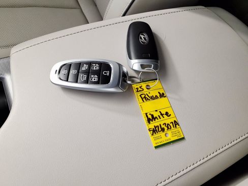 Certified 2025 Hyundai Palisade Calligraphy FWD image 24