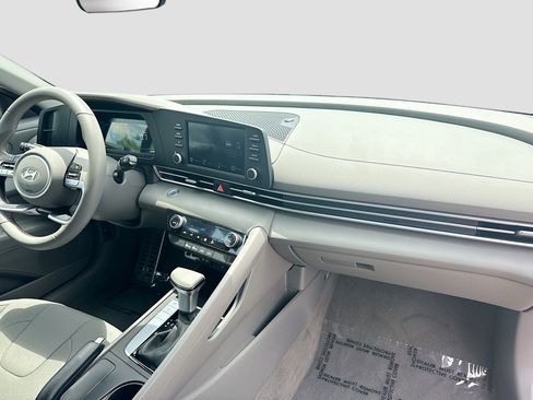 Certified 2026 Hyundai Elantra Sport FWD image 29