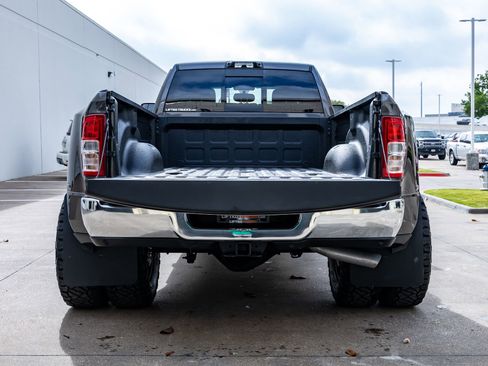 Used 2024 RAM 3500 Tradesman w/ Chrome Appearance Group image 9