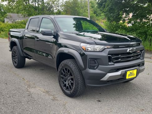 Used 2024 Chevrolet Colorado Trail Boss AWD/4WD image 3