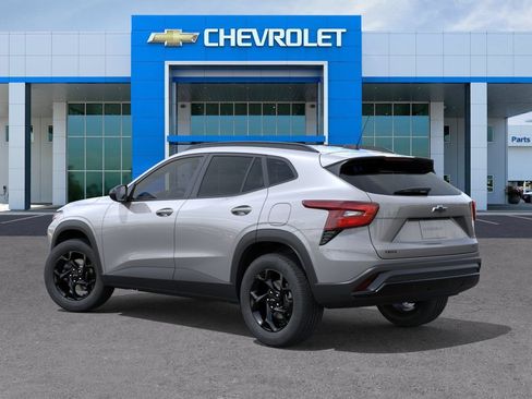 New 2026 Chevrolet Trax LT w/ Driver Confidence Package FWD image 3