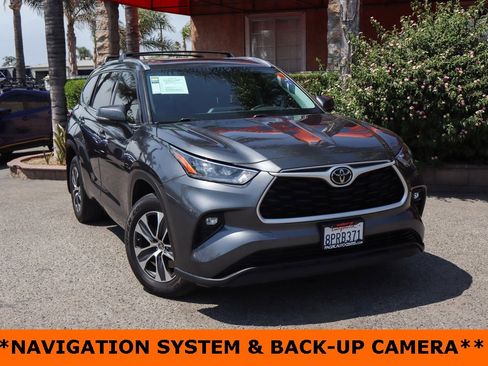 Used 2020 Toyota Highlander XLE image 2