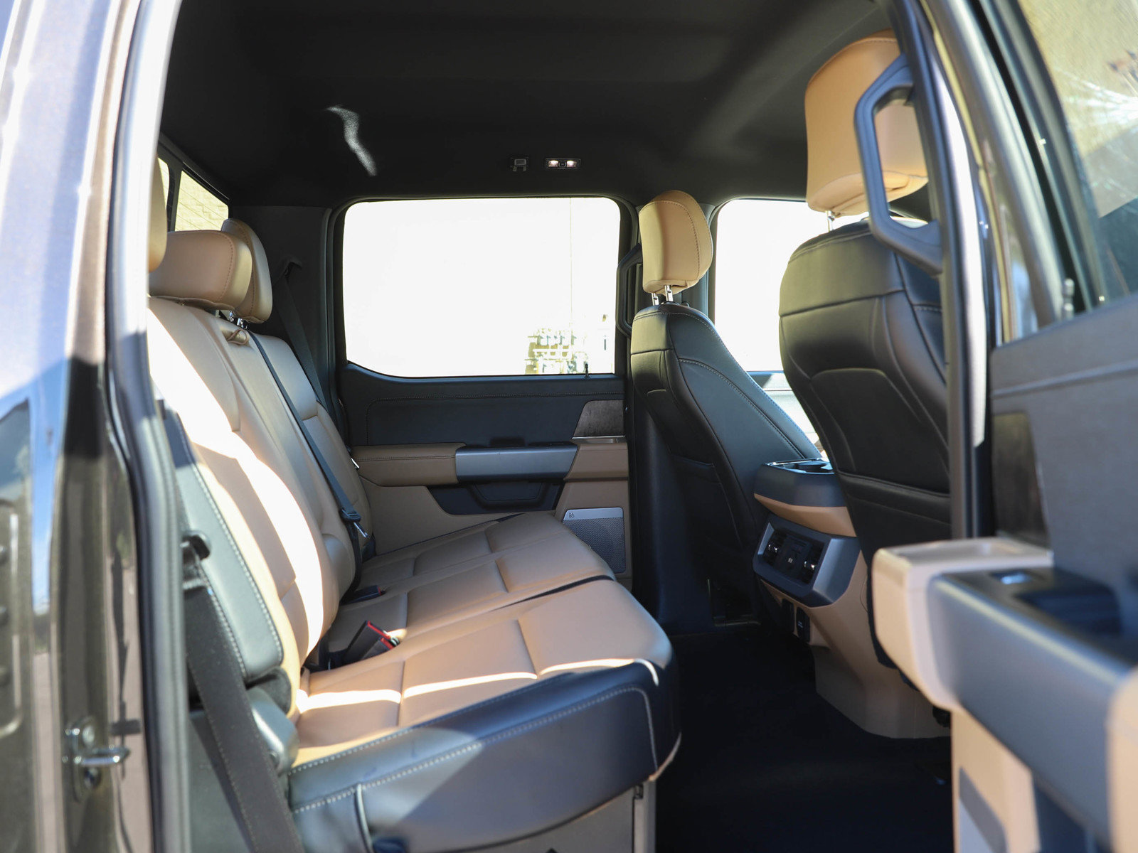 Used 2024 Ford F350 Lariat w/ Lariat Ultimate Package AWD/4WD image 12