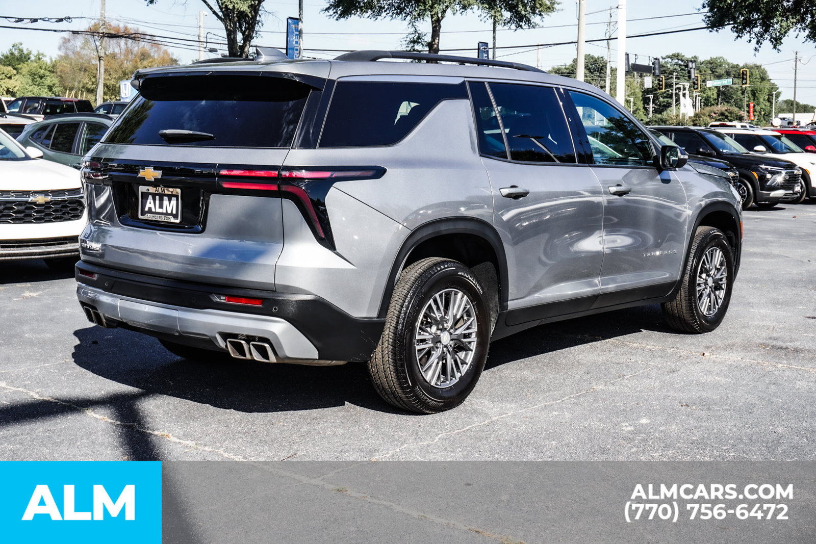 Used 2025 Chevrolet Traverse LT w/ LPO, Floor Liner Package FWD image 6
