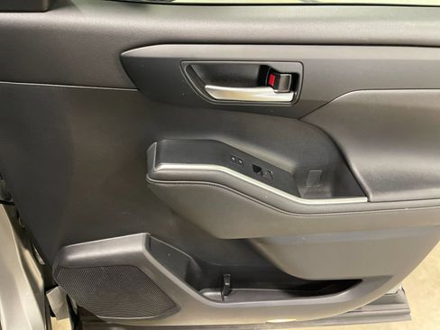Used 2023 Toyota Highlander XSE FWD image 21