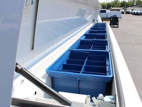 Used 2024 GMC Sierra 3500 Pro w/ Convenience Package image 9