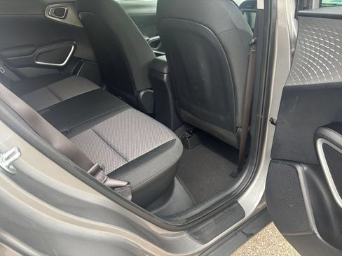 Used 2025 Kia Soul LX w/ LX Technology Package FWD image 37