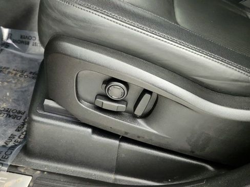 Used 2024 Land Rover Defender 110 X-Dynamic SE image 12