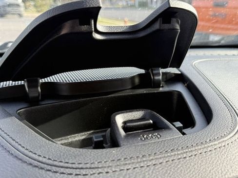 Used 2020 Jeep Cherokee Latitude Plus w/ Cold Weather Group image 19