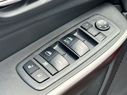 Used 2019 Jeep Cherokee Latitude w/ Cold Weather Group AWD/4WD image 8