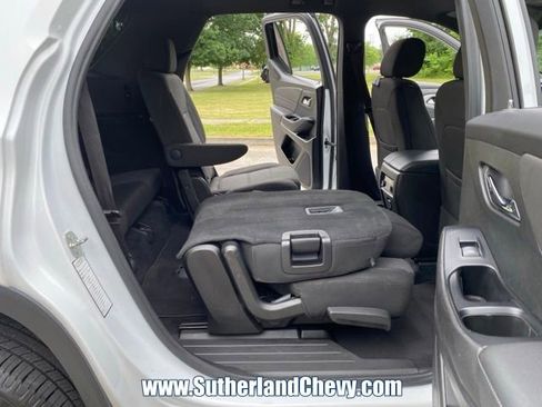 Used 2023 Chevrolet Traverse LT FWD image 38