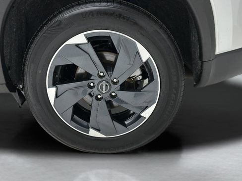 Used 2025 Nissan Rogue SV AWD/4WD image 8