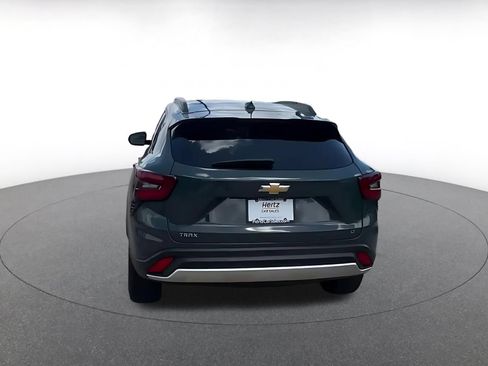 Used 2025 Chevrolet Trax LT w/ LT Convenience Package FWD image 12