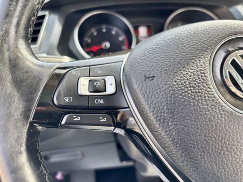 Used 2018 Volkswagen Tiguan SEL AWD/4WD image 31