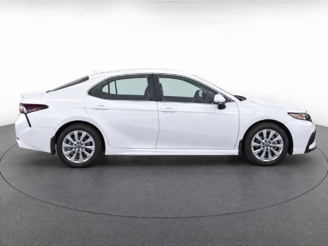 Used 2026 Toyota Camry SE FWD image 8