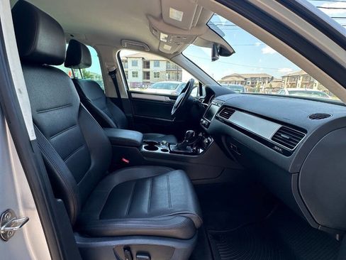 Used 2016 Volkswagen Touareg Sport image 22