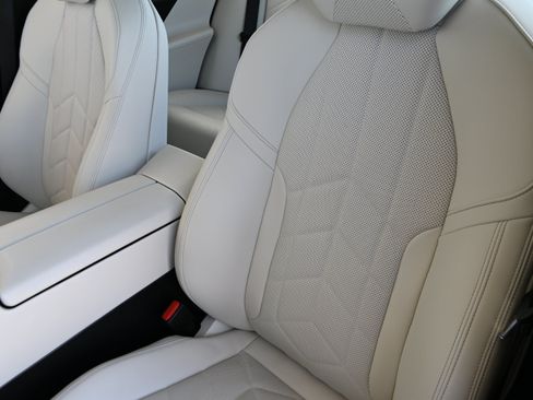 Certified 2024 BMW 530i w/ Premium Package RWD image 11