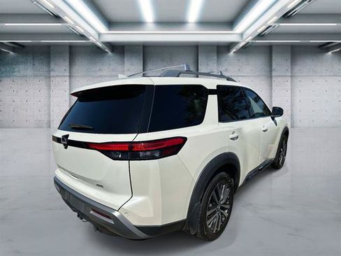 Used 2022 Nissan Pathfinder Platinum AWD/4WD image 5