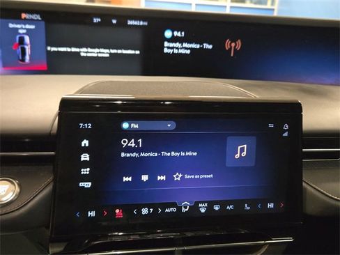 Used 2024 Lincoln Nautilus Premier w/ Equipment Group 102A image 16