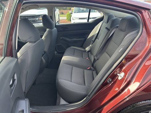 Used 2025 Nissan Altima 2.5 SV FWD image 13