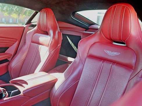Used 2019 Aston Martin V8 Vantage Coupe RWD image 49