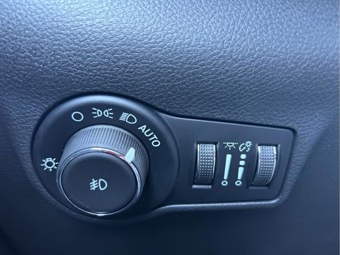 New 2026 Jeep Compass Latitude image 13