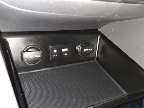 Used 2019 Hyundai Ioniq Plug-In Hybrid image 10