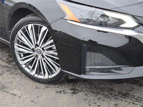 Used 2024 Nissan Altima 2.5 SL image 3