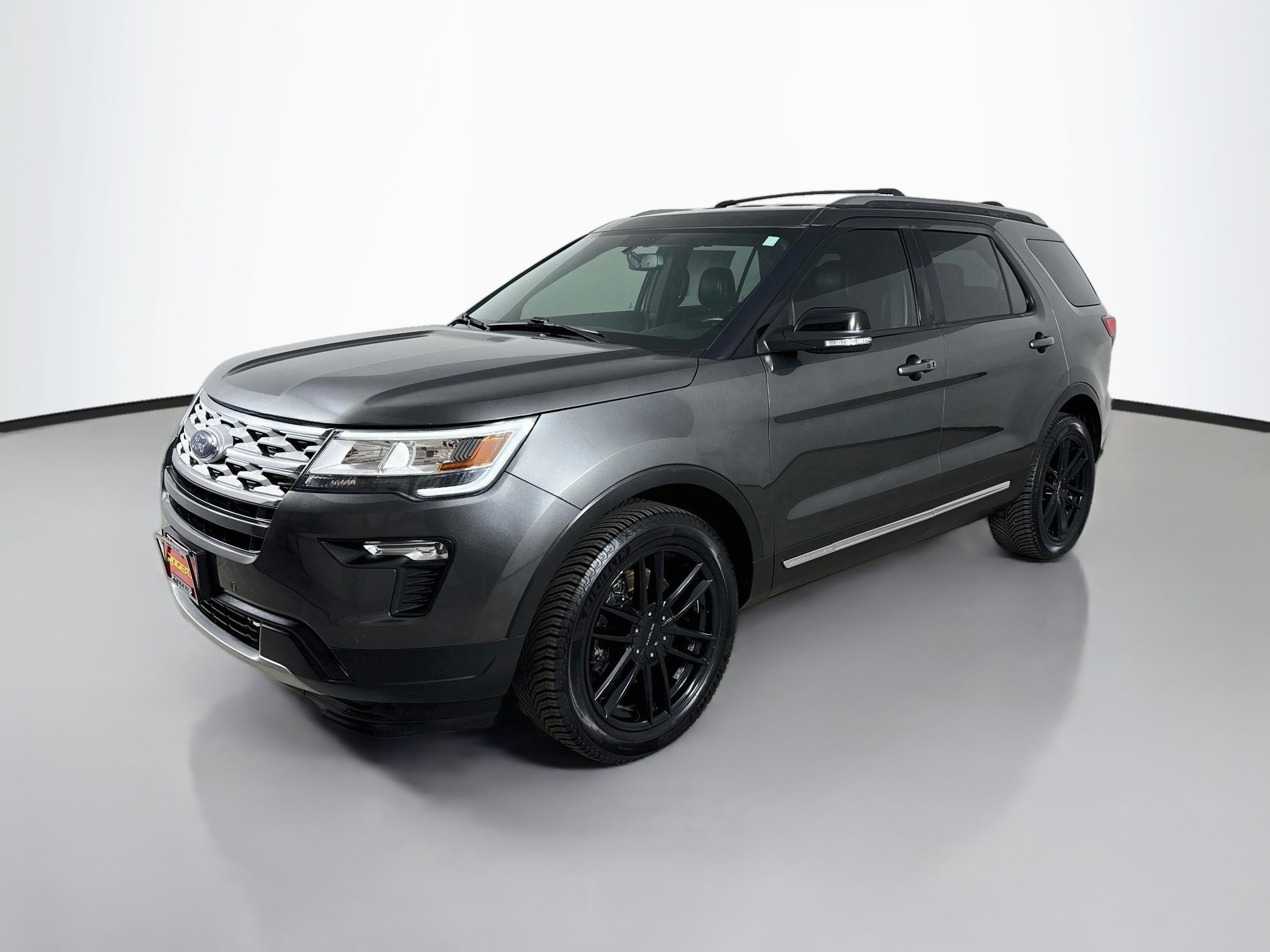 Used 2018 Ford Explorer XLT w/ Equipment Group 202A AWD/4WD image 3